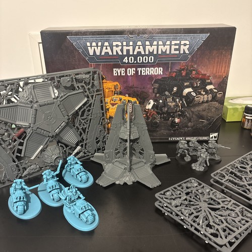 Warhammer 40k space marine - space,